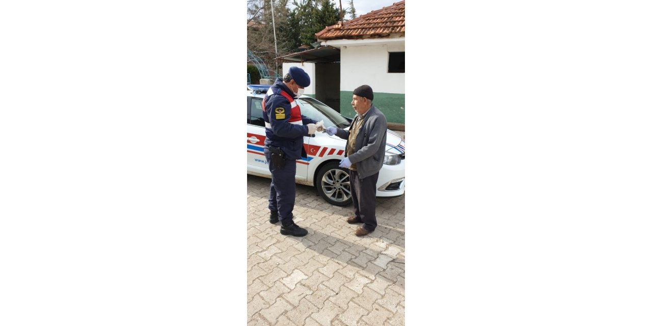 Jandarma timinden yaşlılara hizmet
