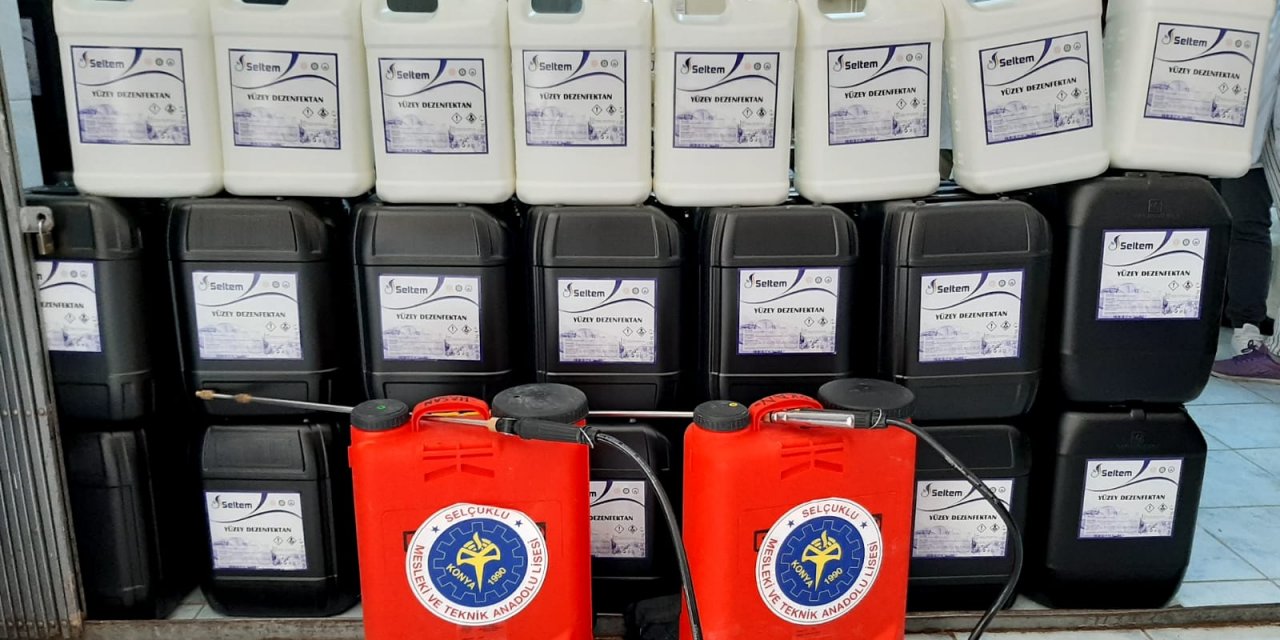 Konya'daki meslek liseleri koronavirüse karşı dezenfektan üretimini sürdürüyor