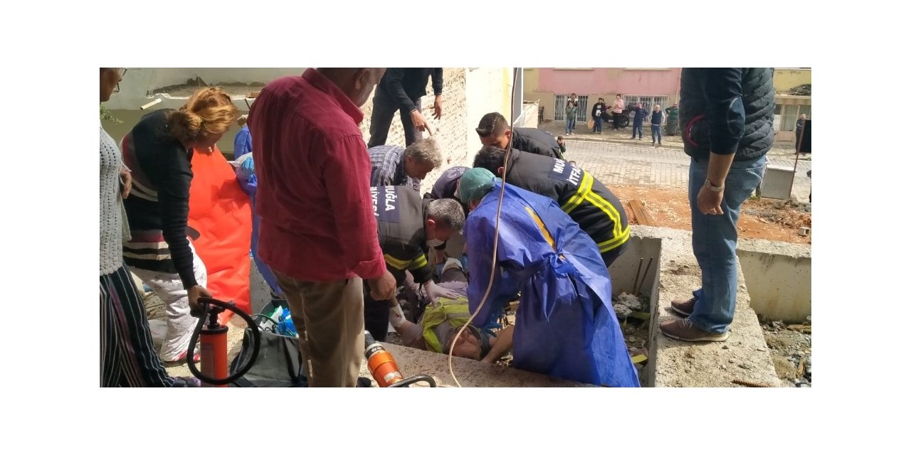 Yüksekten düşen işçiye demir saplandı