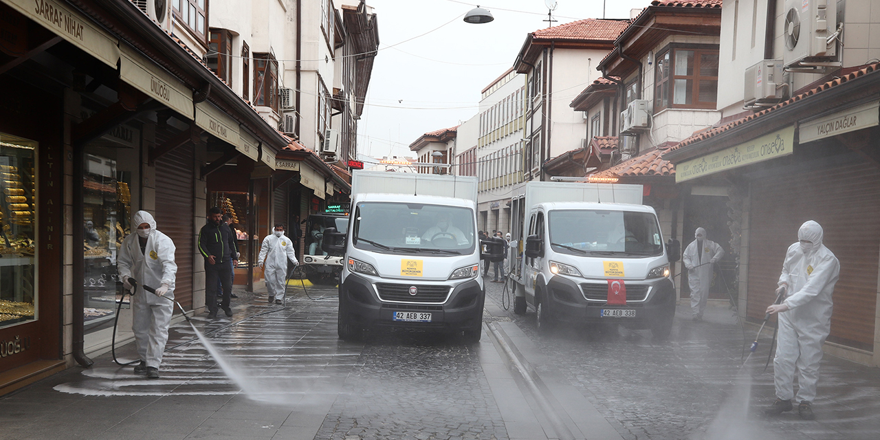 Konya sokakları pırıl pırıl yıkandı