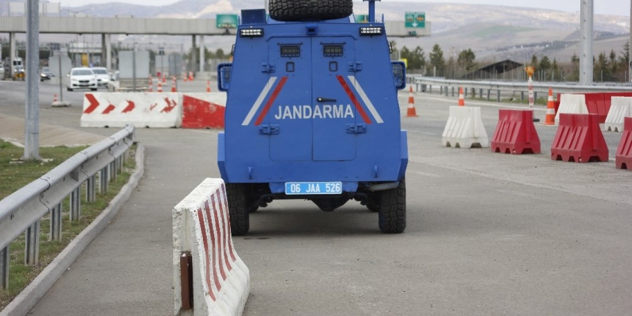 Jandarma tüm uygulama noktalarında korona virüs tedbirlerini eksiksiz uyguluyor