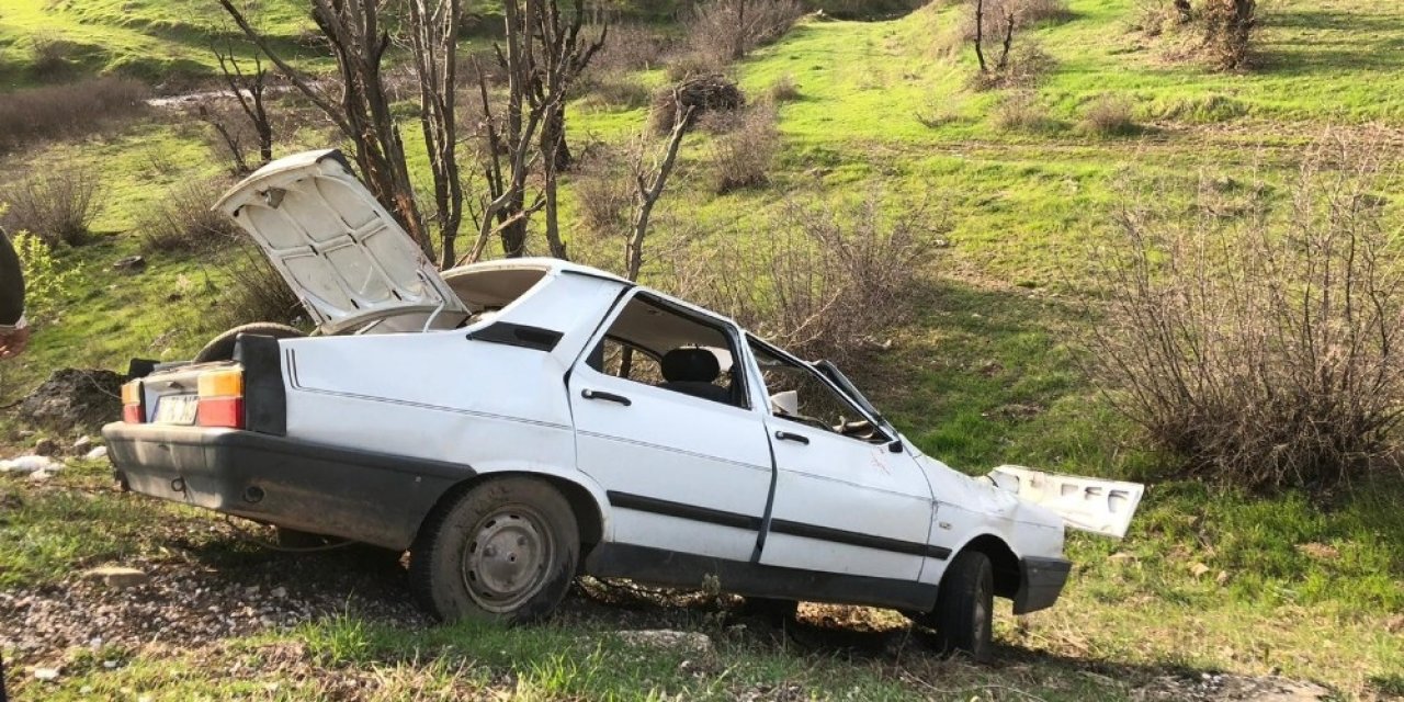Otomobil şarampole yuvarlandı: 2 yaralı