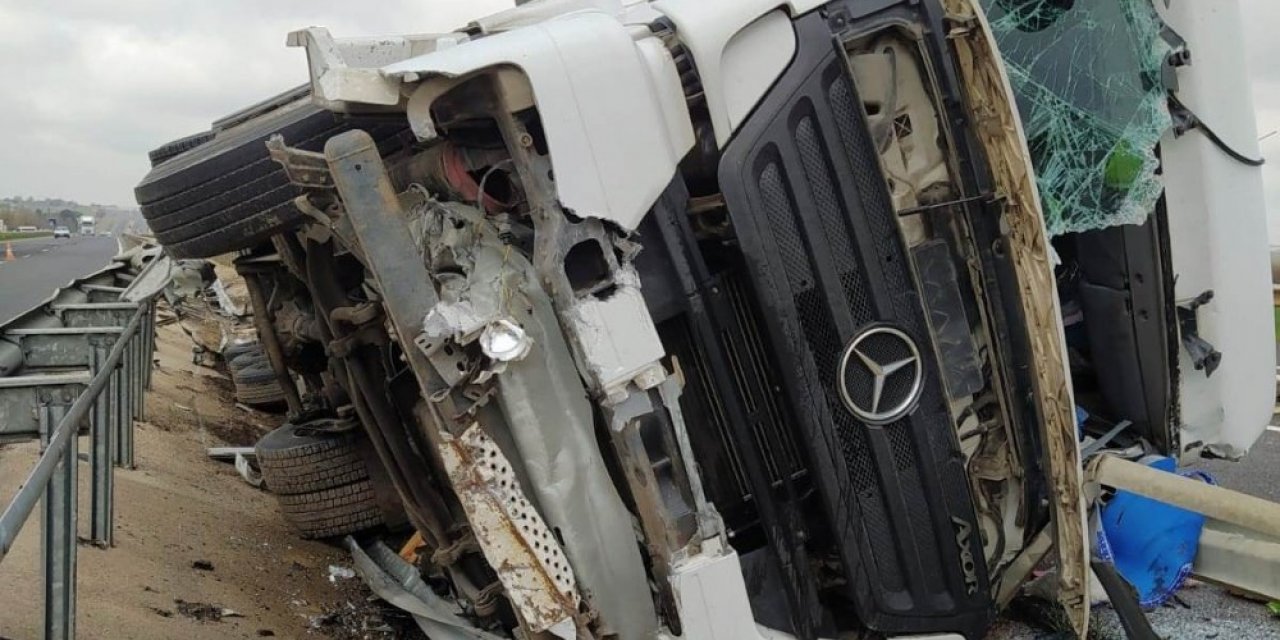 Şanlıurfa’da tır devrildi: 1 yaralı