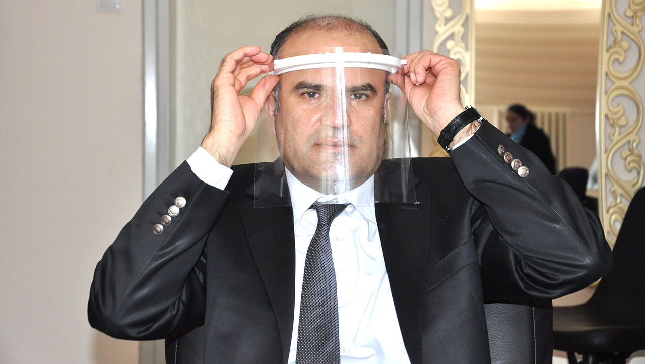 Akşehir'de yüz koruyu siper üretimi başladı