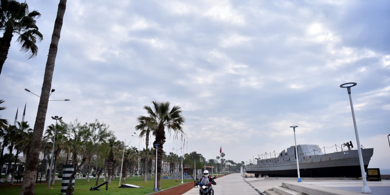 Adana'da heyelan nedeniyle kapanan yol kısmen ulaşıma açıldı