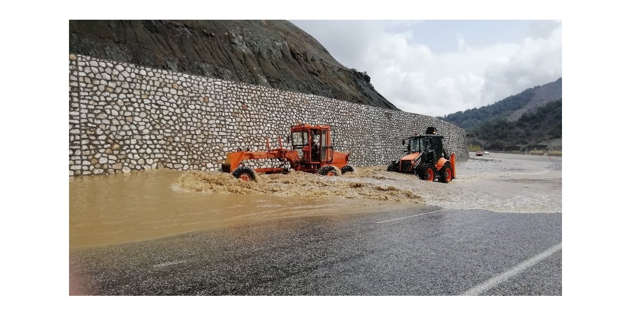 Adıyaman’da sel yıktı geçti