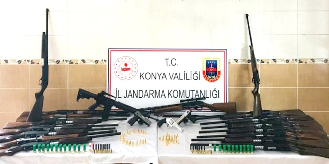 Konya'da baskın yapılan evde 18 tüfek ve 3 tabanca bulundu