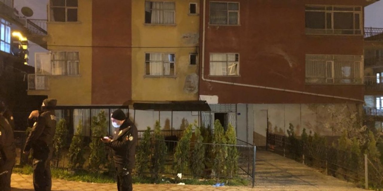 Korona virüs salgınına aldırmayan kişiler kaçak kıraathanede basıldı