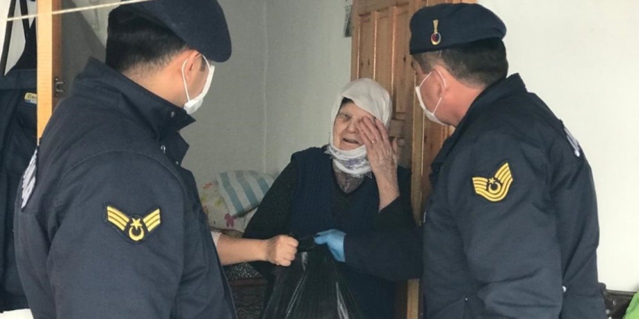 65 yaş üstü vatandaşın yardımına jandarma koştu