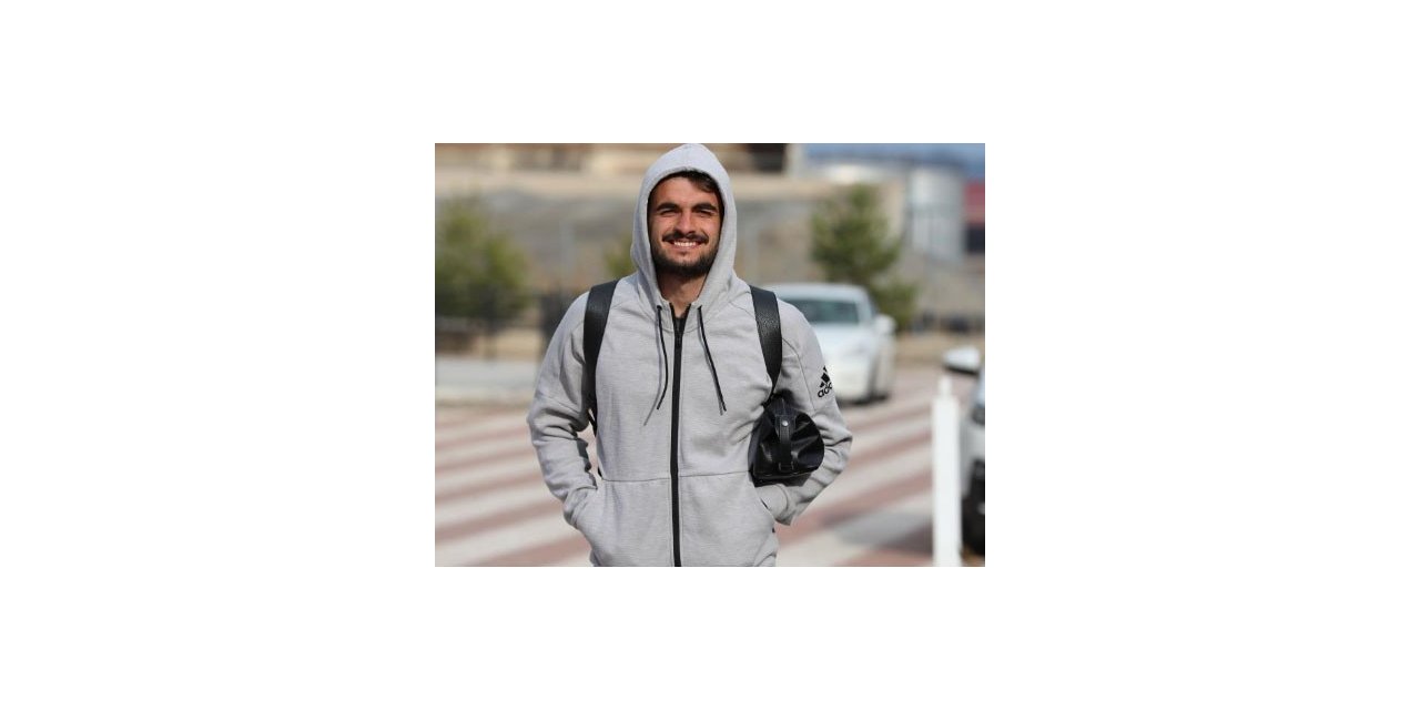 Sivassporlu Fatih Aksoy’dan 35 aileye gıda yardımı