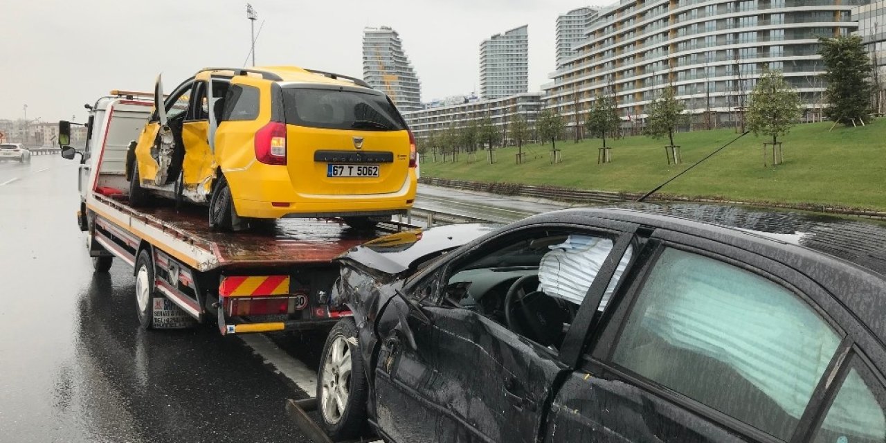 Kayganlaşan yolda trafik kazası: 2 yaralı