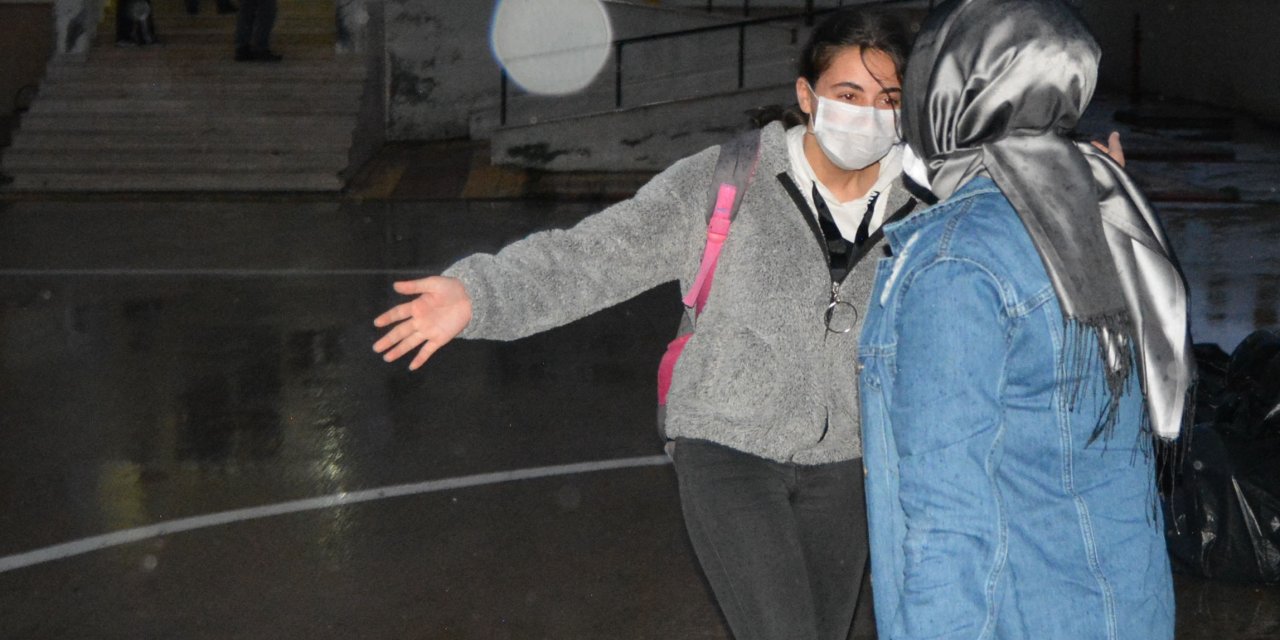 Gözetim süresi biten öğrenciler ailelerine kavuştu
