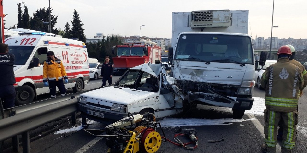 Bakırköy E-5’te feci kaza: 1 kişi hayatını kaybetti
