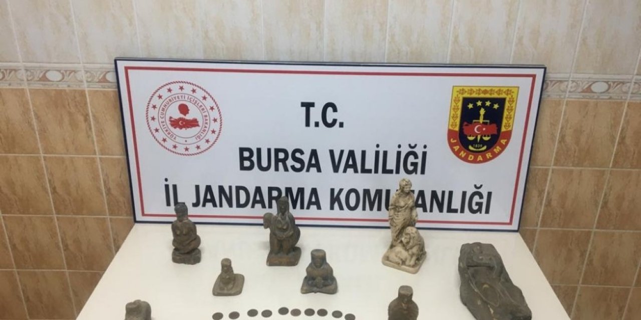 Tarihi eserleri satmak isterken yakalandılar