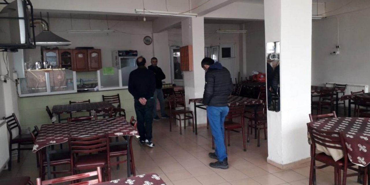 Polis kıraathaneleri bastı