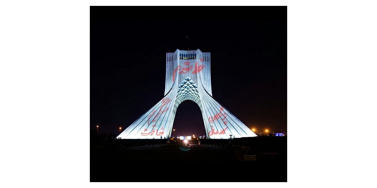 Azadi Kulesi İran'daki sağlık çalışanlarına teşekkür için beyaza büründü