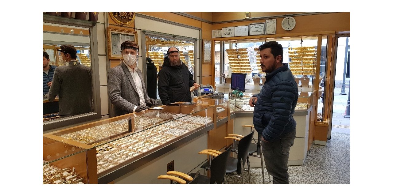 Kuyumcular 1 haftalık aranın ardından 2 günlüğüne kepenklerini açtı