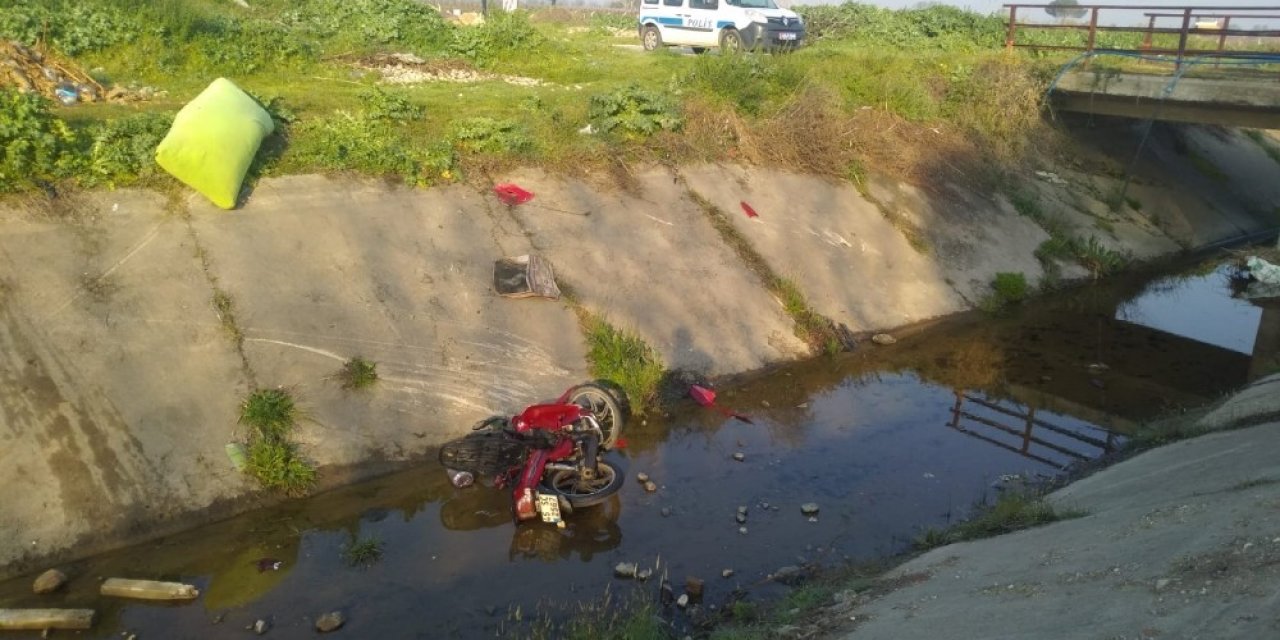 Manisa’da motosiklet kanala uçtu: 1 ölü