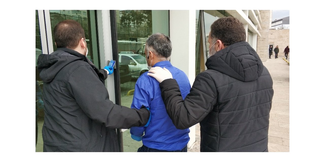 Babasını bıçakla ağır yaralayan genç hastaneye yatırıldı