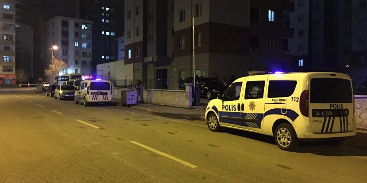 Balkondan atlayan genç kız ağır yaralandı