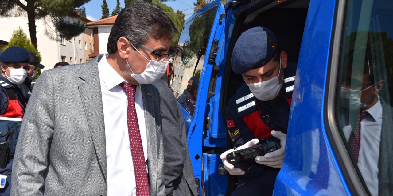 Aydın'da pazara gelen vatandaşların vücut ısısı dronla takip edildi