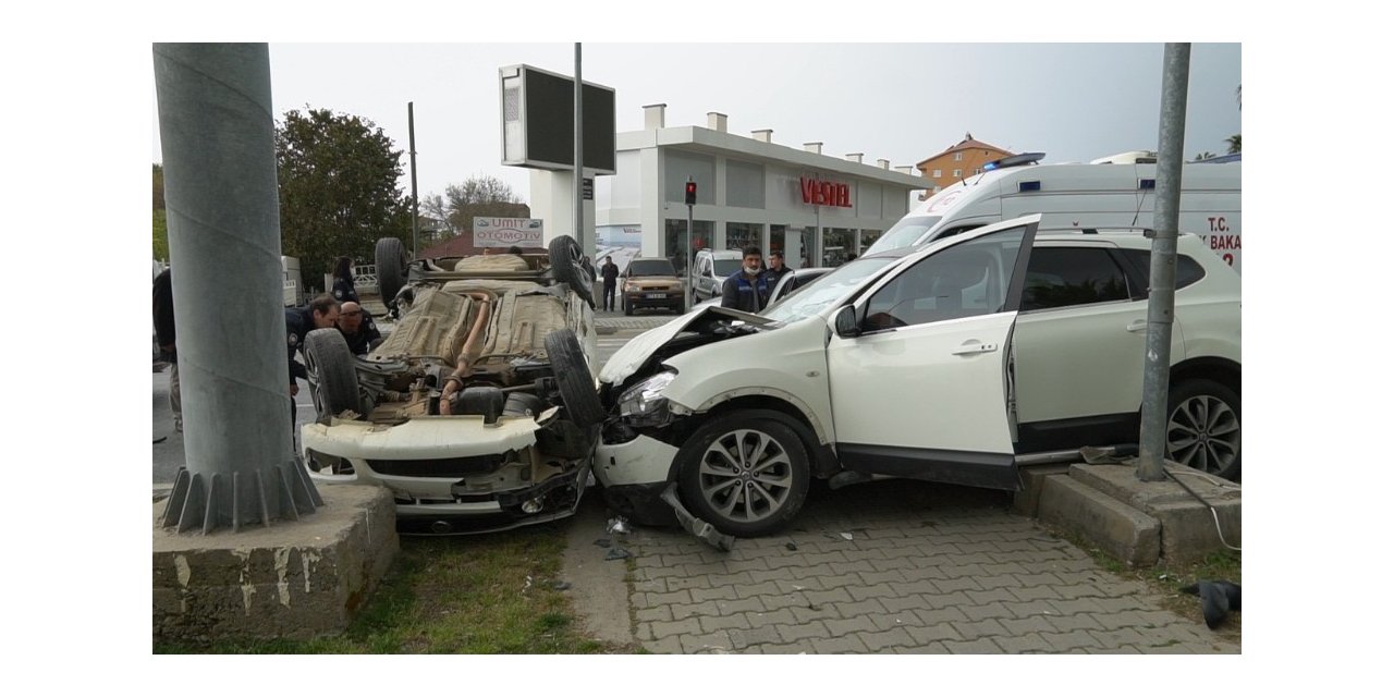 Göreve giden polisler kaza yaptı: 3 yaralı
