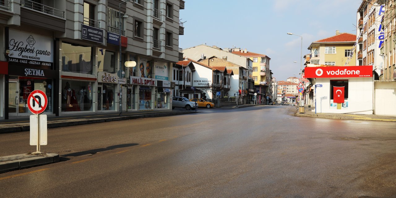 Ankara'nın Çubuk ilçesinde vatandaşlar "evde kal" çağrısına uydu