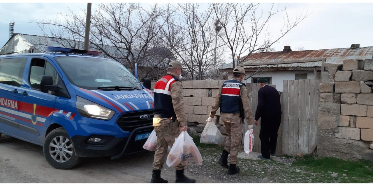 Van'da yaşlıların ihtiyaçlarını jandarma ulaştırdı