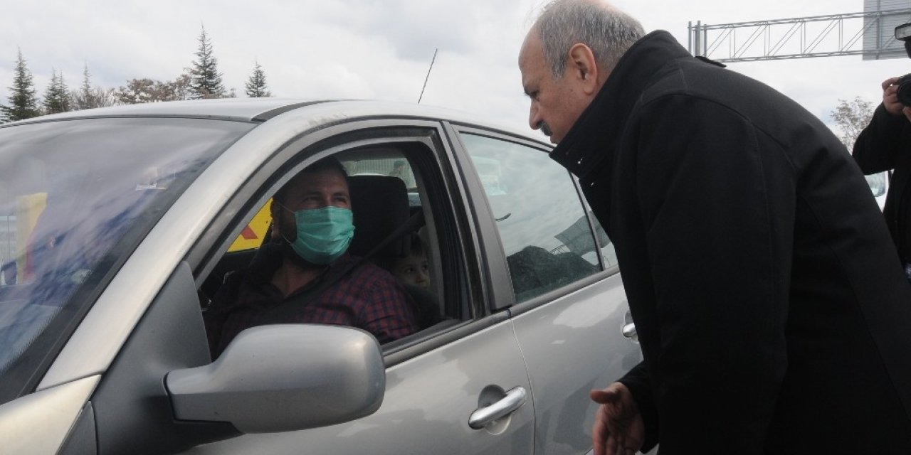 Vali Çakacak virüs tedbirleri kapsamında trafik denetimlerine katıldı