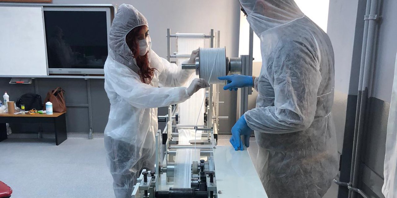 Milli Eğitim Bakanlığı cerrahi maske makinesi üretti