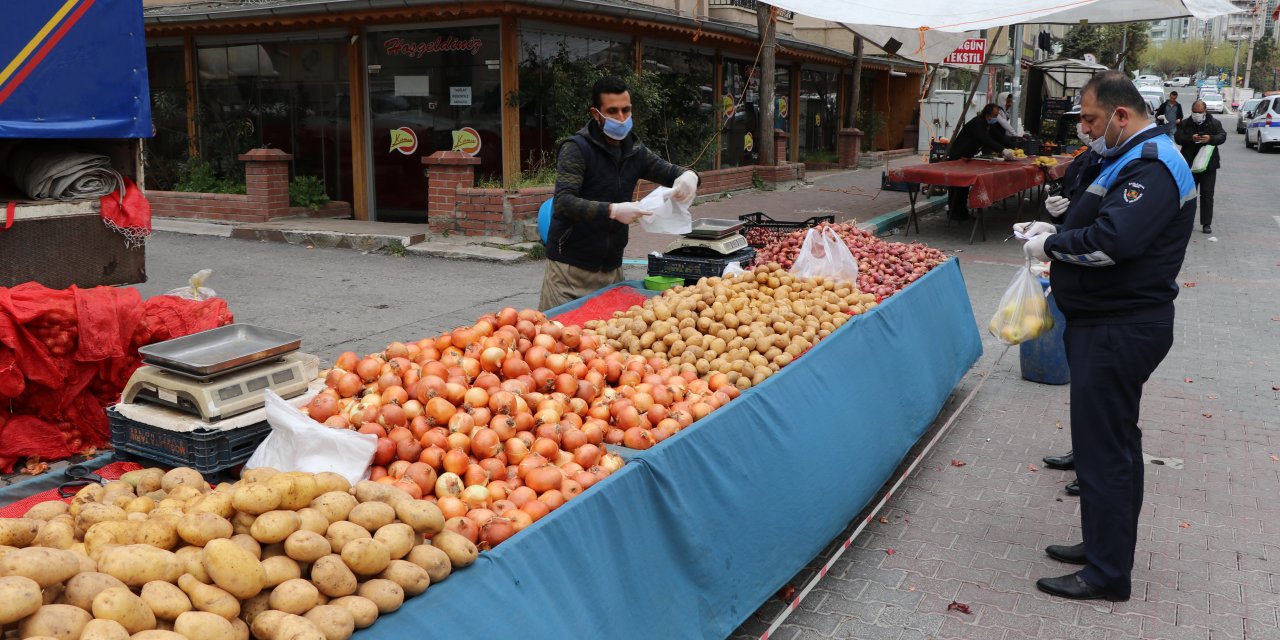 Şehir dışındaki oğullarının çağrısı üzerine zabıtalar yaşlı çiftin imdadına koştu