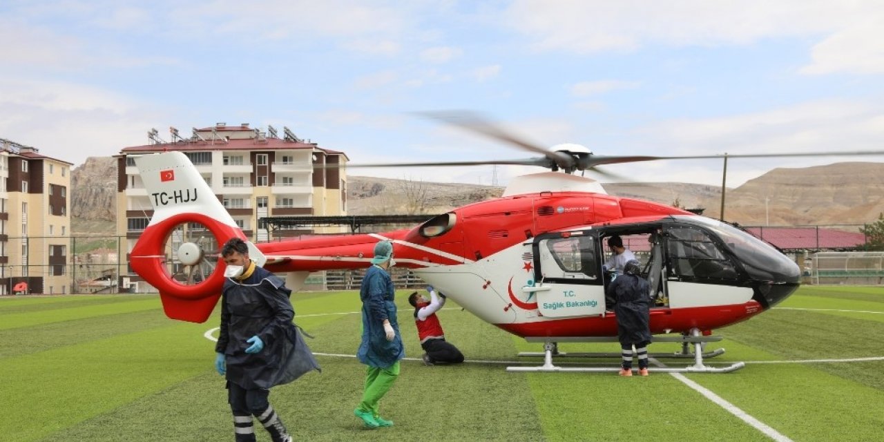 Rahatsızlanan kadın hava ambulansıyla hastaneye kaldırıldı