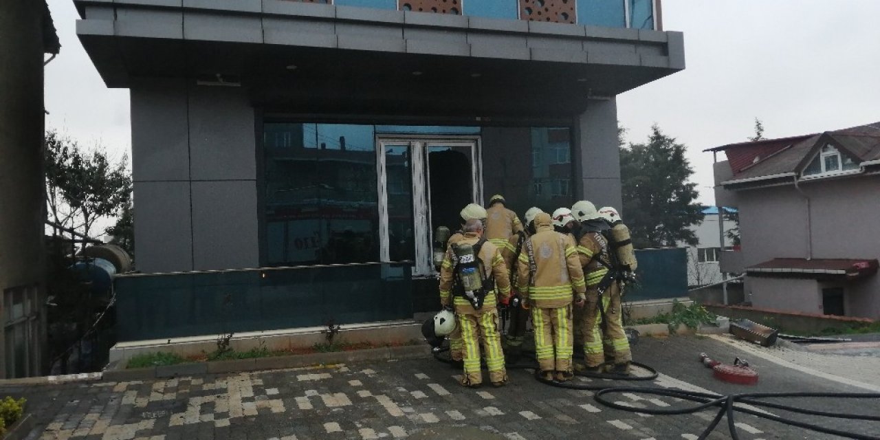 Sancaktepe’de iş yerinde korkutan yangın