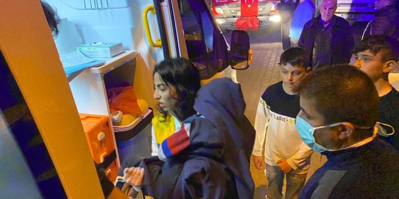 Anne ve 3 çocuğu yangında mahsur kaldı