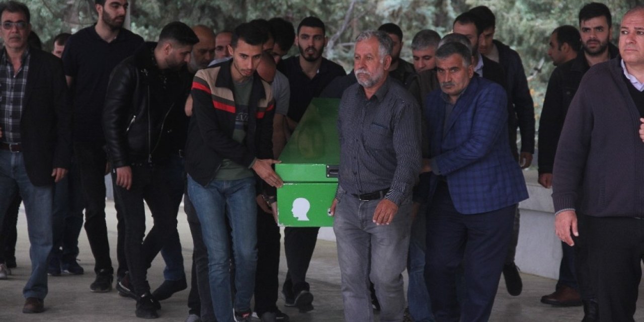 Ölüm raporuna sehven 'bulaşıcı hastalık' yazılınca 3 mezarlığa da defnedilemedi