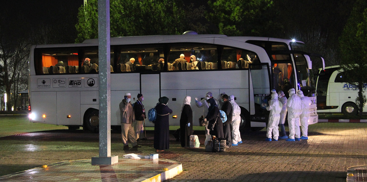 Konya'dan giden umreciler Karaman'a ulaştı