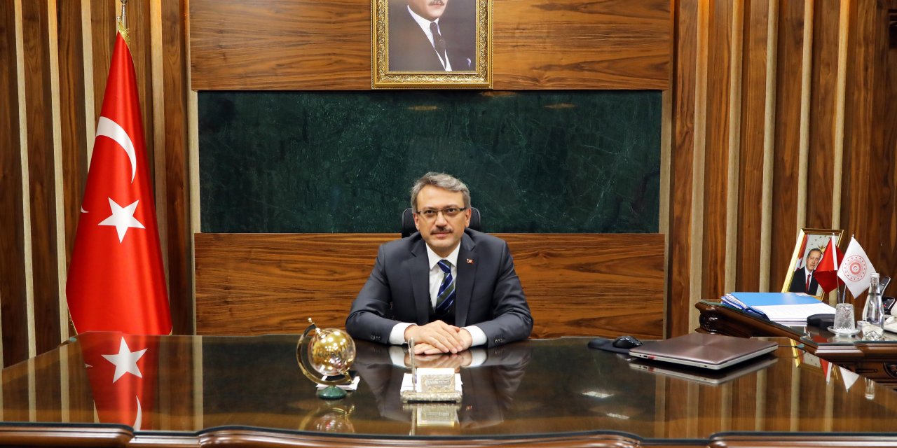 Vali ve akademisyenlerden "Milli Dayanışma Kampanyası"na destek