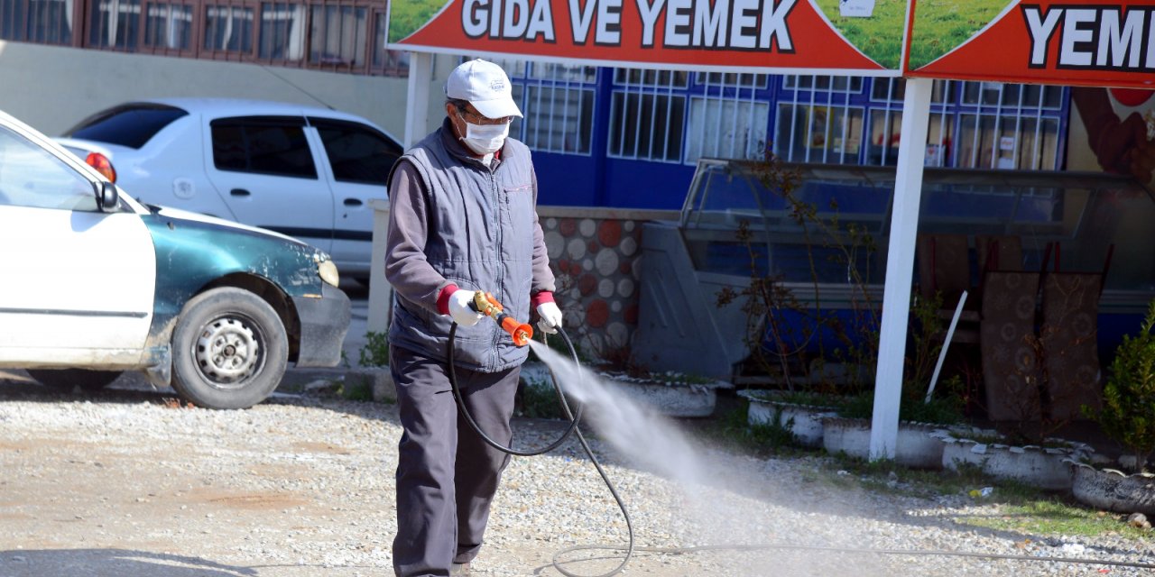 Kırşehir'de halkın yoğun kullandığı alanlar dezenfekte edildi