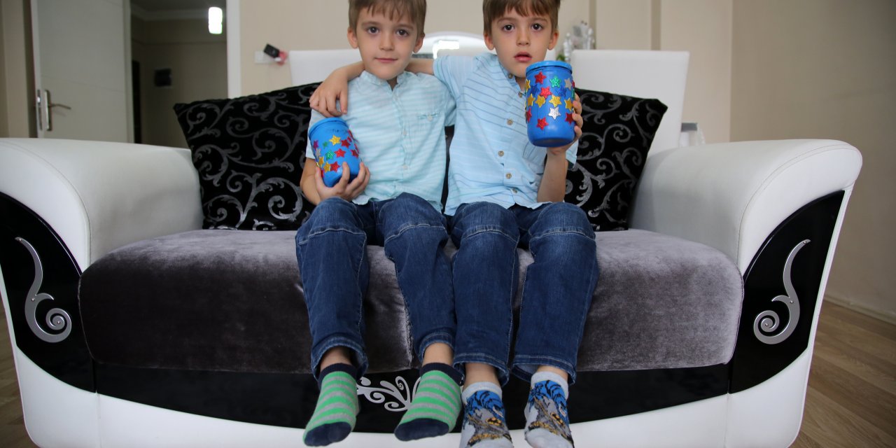 Manisalı ikizler bisiklet için biriktirdikleri parayı "Milli Dayanışma"ya bağışladı