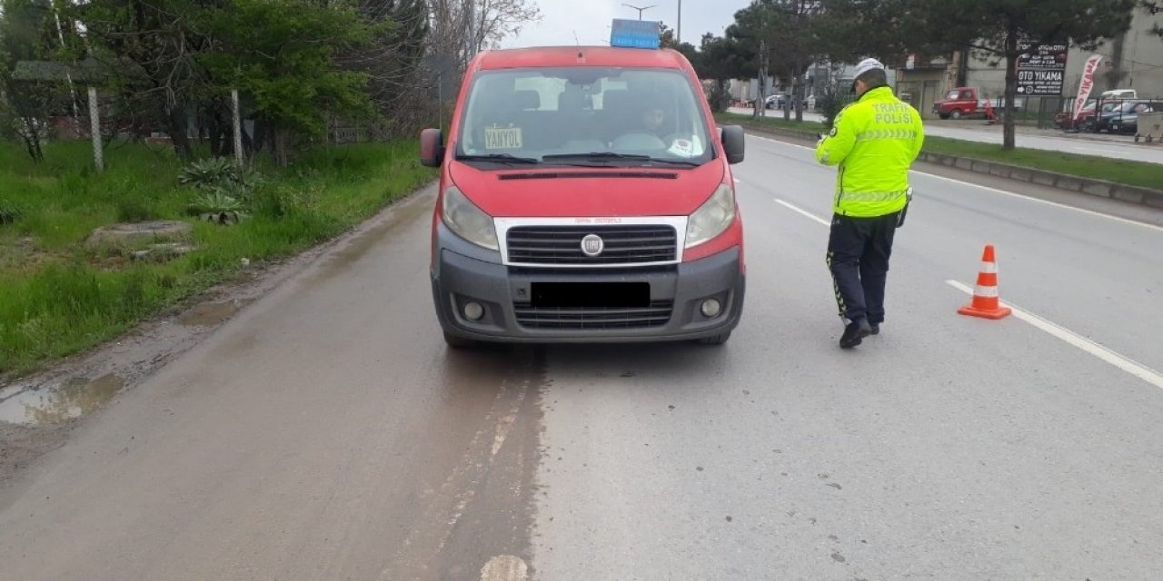 Sakarya’da taşıma kapasitesi kuralına uymayan 17 araca işlem yapıldı