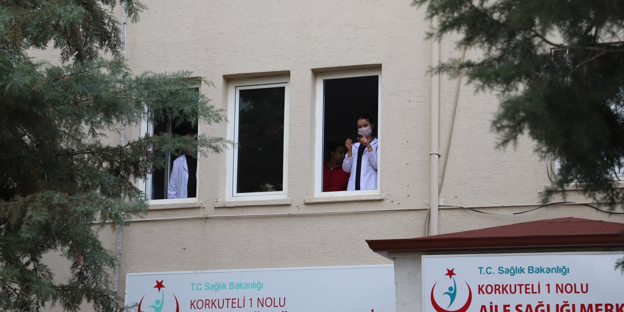 Antalya'da mehteranlar sağlık çalışanlarına moral için çaldı
