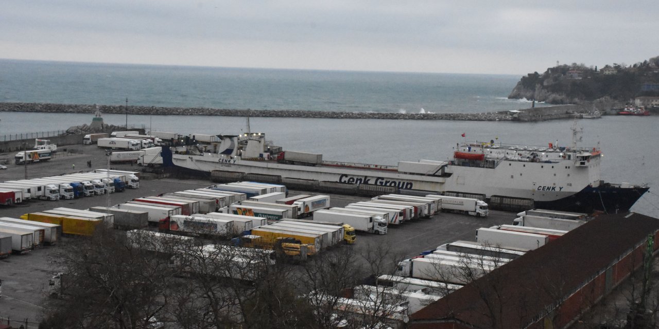 Ukrayna'dan gelen 17 tır şoförü Zonguldak'ta öğrenci yurduna yerleştirildi