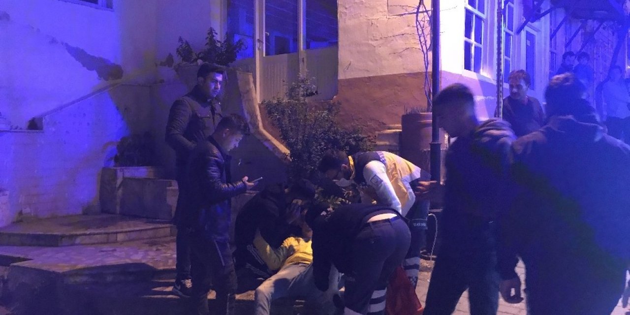 1 metrelik boşluğa düşüp ayağını kırdı