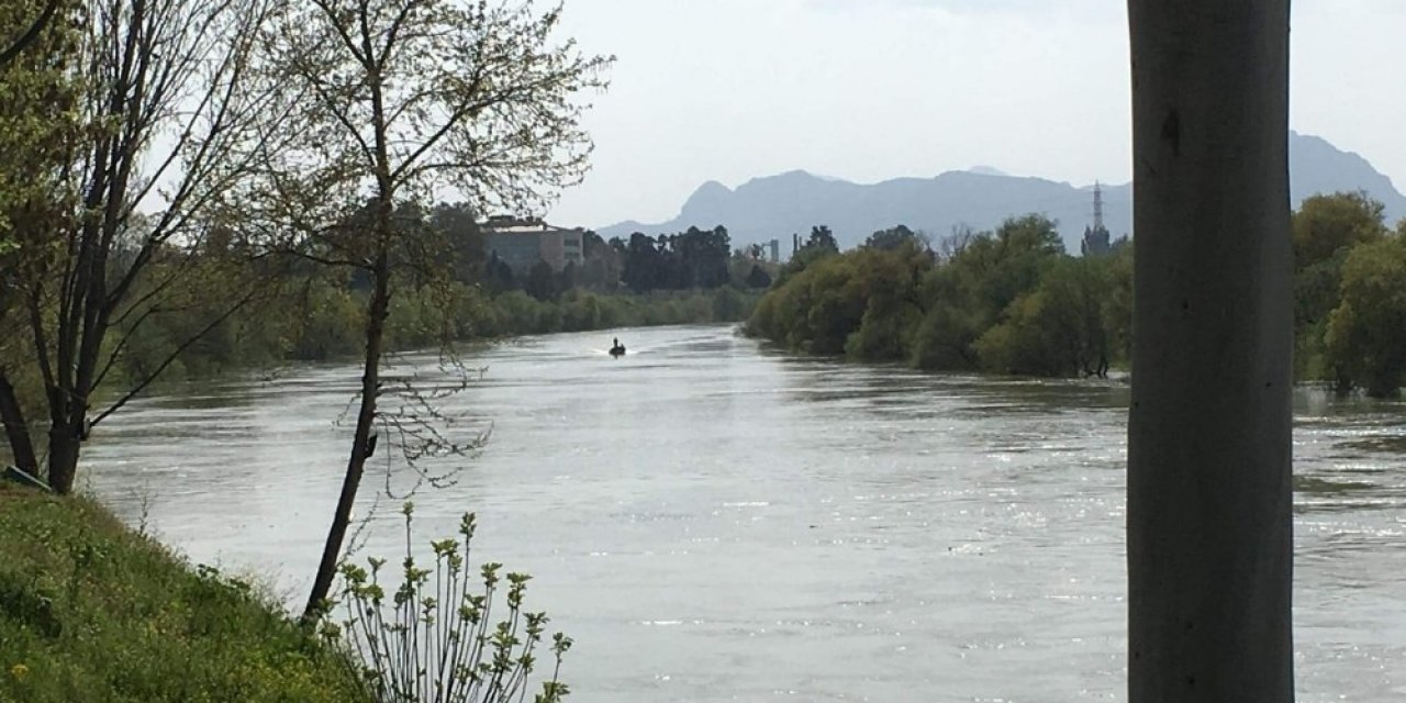 Ceyhan Nehri’ne düşen şahıs 8 gündür aranıyor