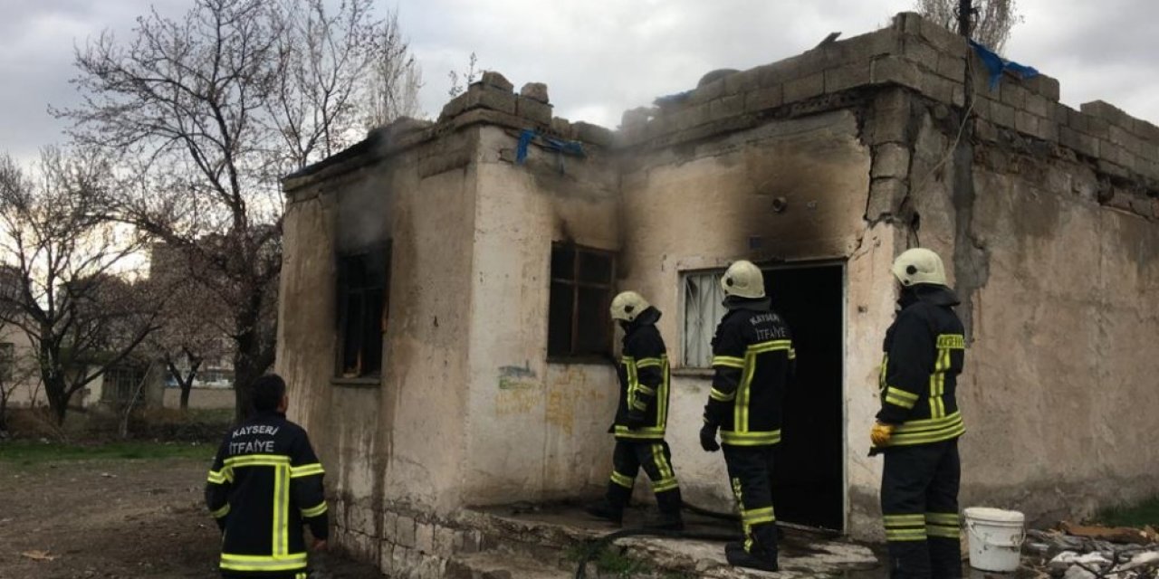 Müstakil ikamette çıkan yangın, itfaiye ekiplerini harekete geçirdi