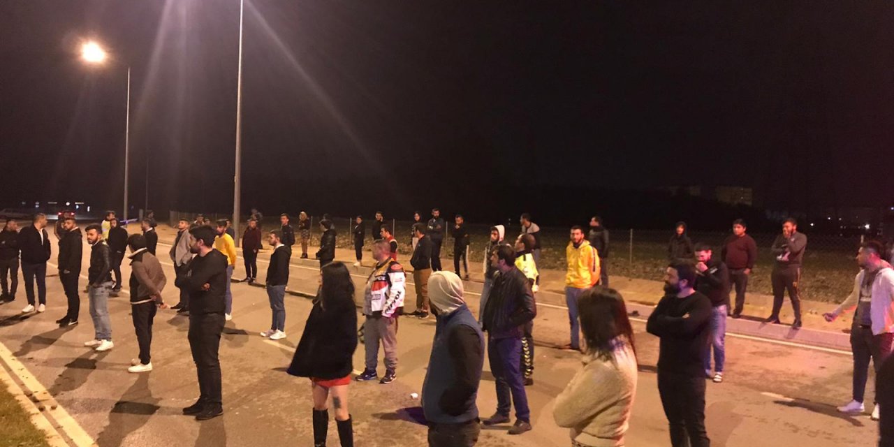 Antalya'da "drift" yapanlara sosyal mesafe korunarak ceza kesildi