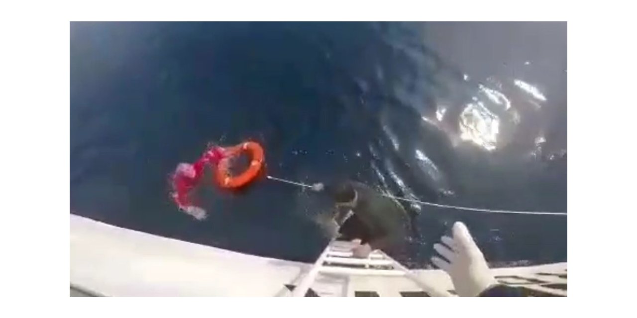 Kuşadası Körfezi’nde tekne battı, içindeki iki kişi kurtarıldı