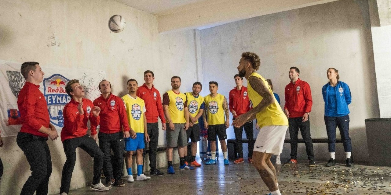 Neymar Jr, yetenekleri aramaya devam ediyor