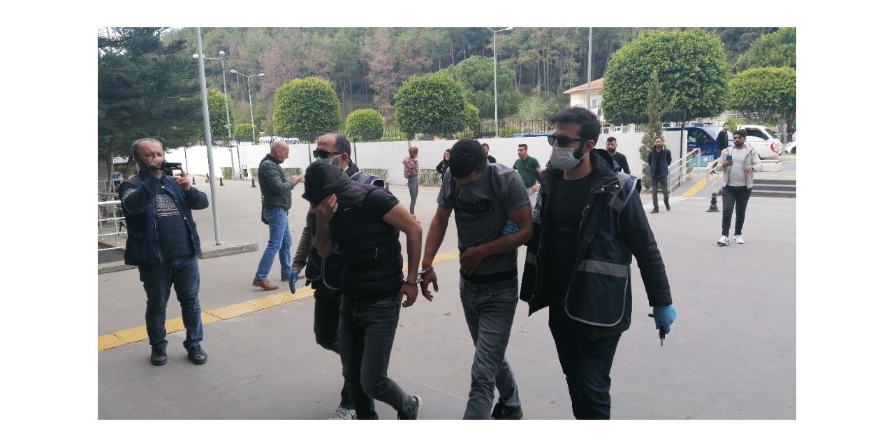 Dövüp hastanelik ettiler, görüntüyü sosyal medyadan paylaştılar