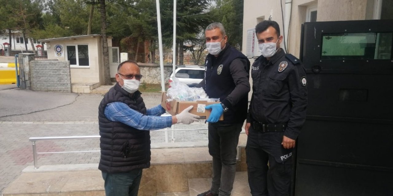 Esnaf polis ekiplerine yemek dağıttı